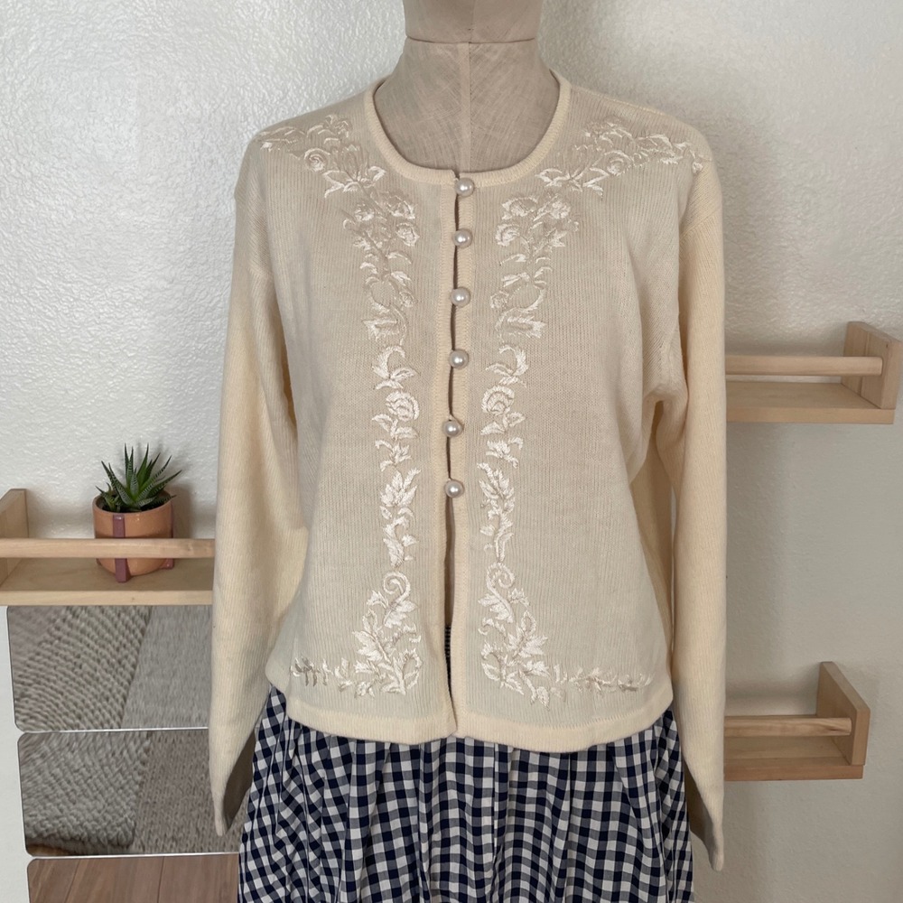Jones Wear Cream‎ Lambswool Blend Floral Embroidered Pearl Button Cardigan M